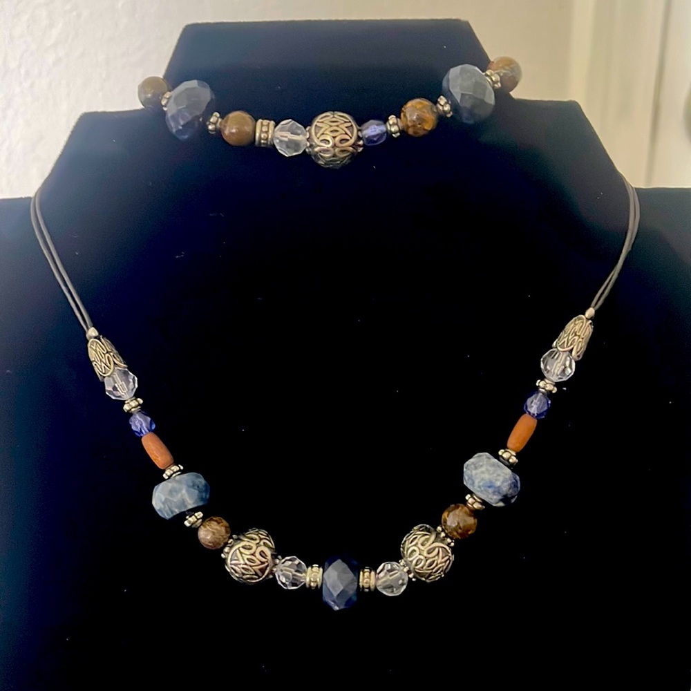 3/$25 🍀Lia Sophia necklace and bracelet set.